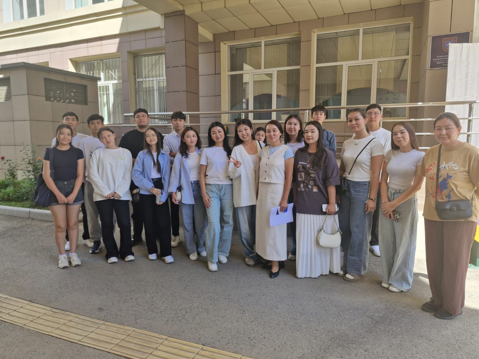 1-курс студенттерімен таныстыру кездесуі өтті. ТДМ 4 және ТДМ 17